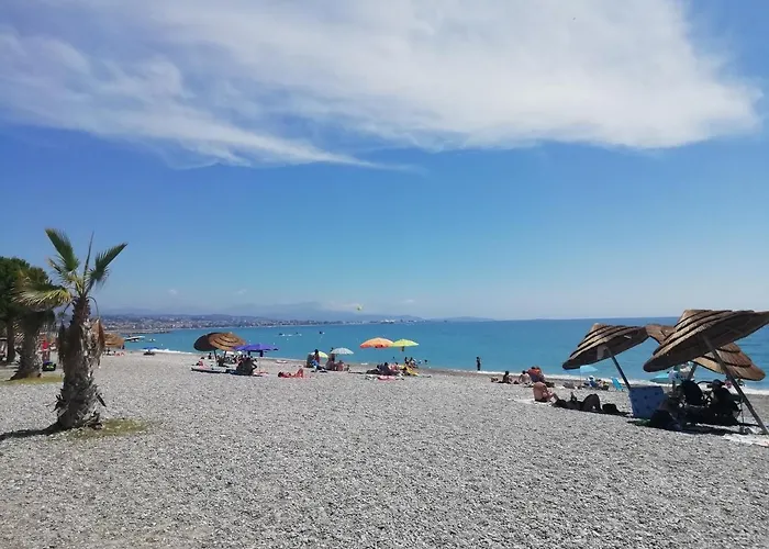 Cote D\'Azur Joli Studio 50M Plage, Climatisation , Parking.