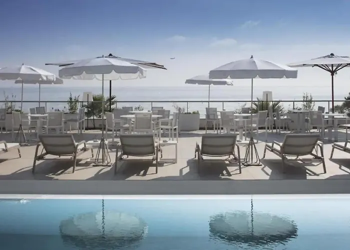 Cote D\'Azur Joli Studio 50M Plage, Climatisation , Parking.