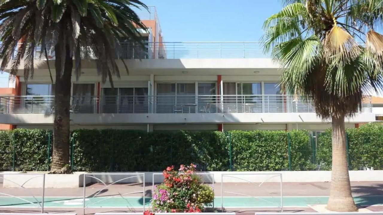 Cote D'azur Joli 50m Plage, Climatisation , Parking. Apartment