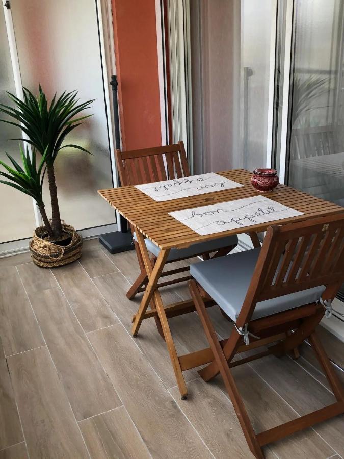 Cote D'azur Joli 50m Plage, Climatisation , Parking. Apartment Villeneuve-Loubet